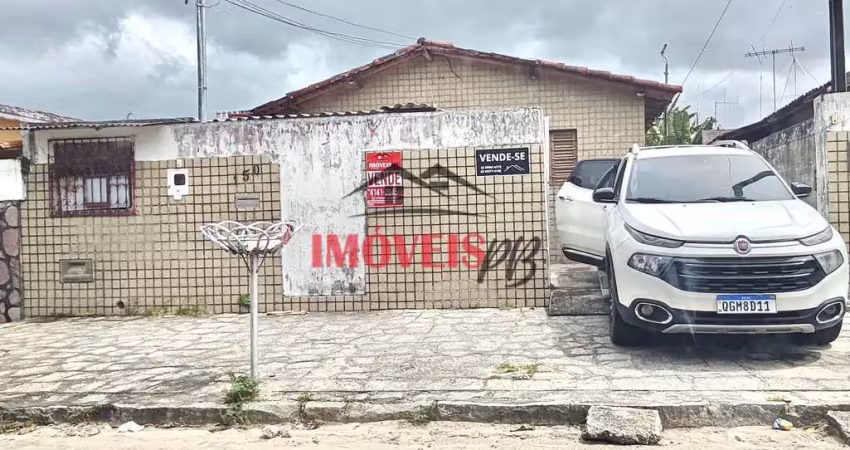 2 casas no mesmo terreno no valentina e ótima localização.