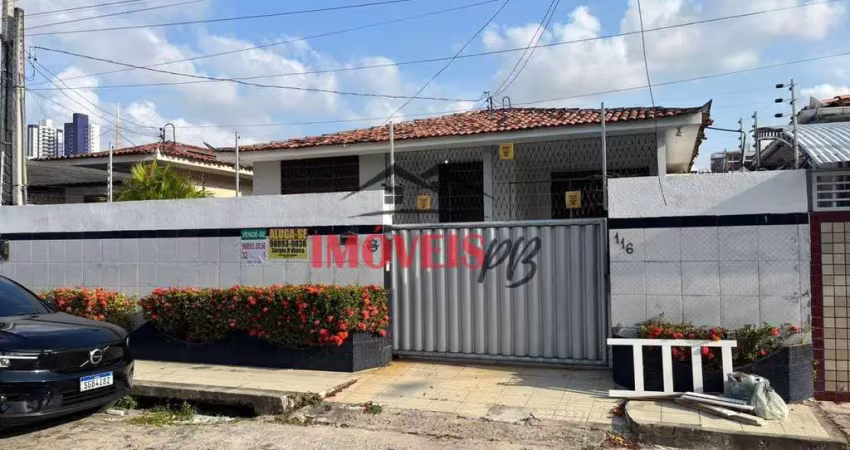 Casa no bairro dos estados com 3 quartos , e um suíte.