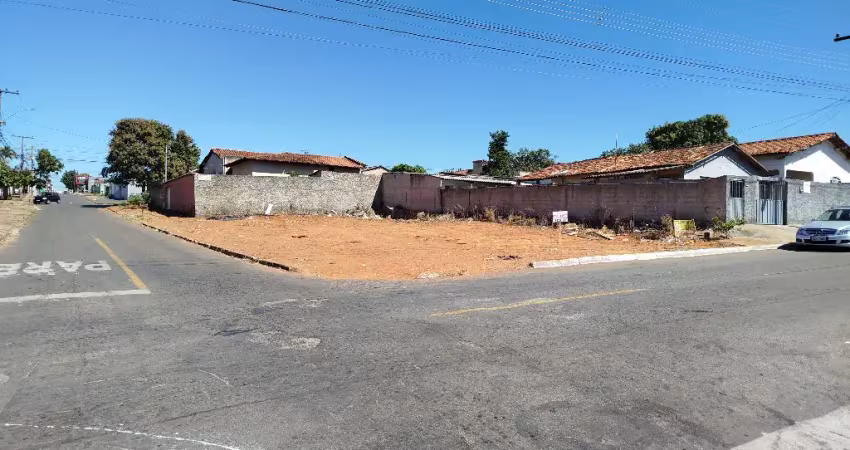 Lote comercial de esquina em frente a igreja cristo rei. aluga sem fiador.