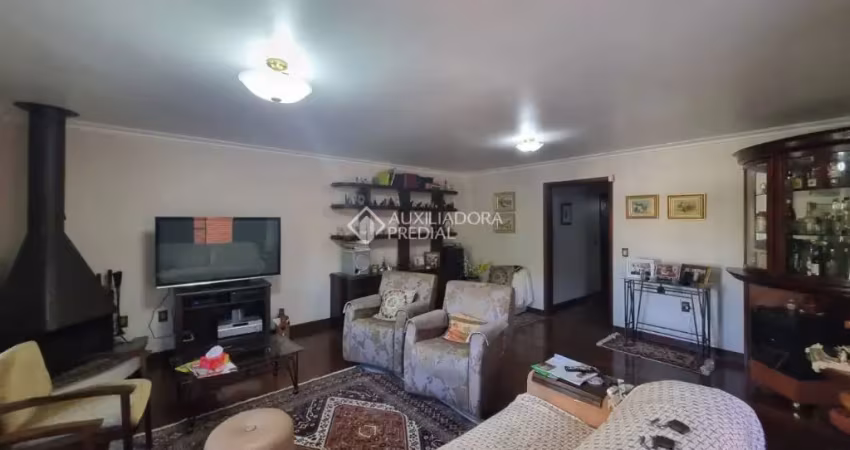 Casa 2 andares individualizadas de 5 dor ,2 suítes garagem para 3 carros