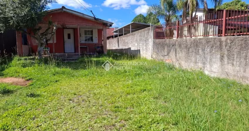 Terreno a venda com ótima testada e excelente posição solar. casa não averbada em cima de m² ap155,00 roximadamente. próximo a vários comércios e outras atividades no bairro.