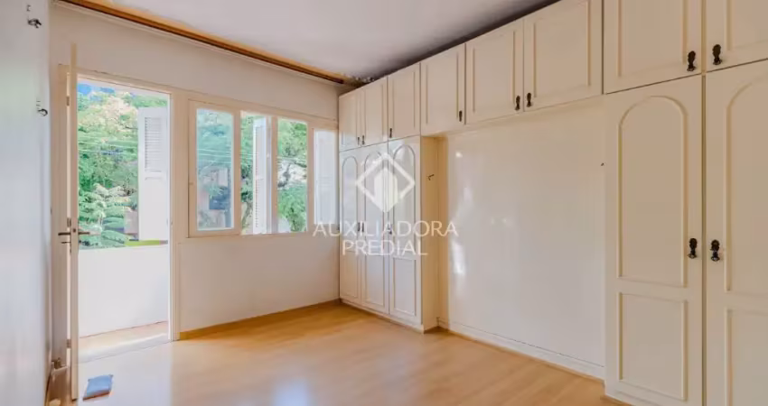 Apartamento de 3 dormitórios, com sacada e área de serviço no bairro santana