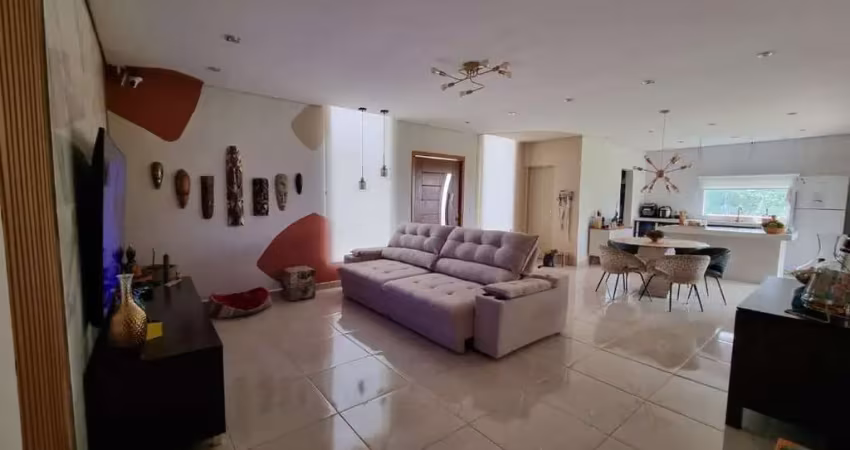 Chácara a venda em condomínio, 3 quartos sendo uma suíte 1.600m&#178; 260mt construção