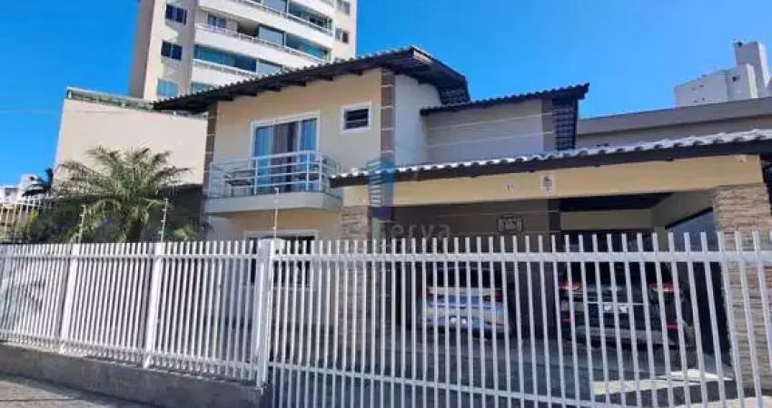 Sobradocom 150m² no Centro de Itajaí/SC - 3 quartos e amplos espaços para sua família!