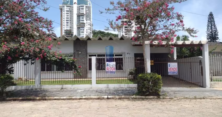 Ampla casa de 4 quartos no bairro dom bosco, bem na divisa com o bairro ressacada