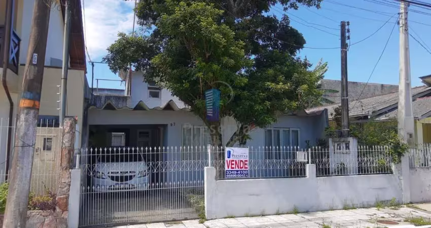 Casa com 3 quartos à venda na Rua Ernesto Kobarg, São João, Itajaí