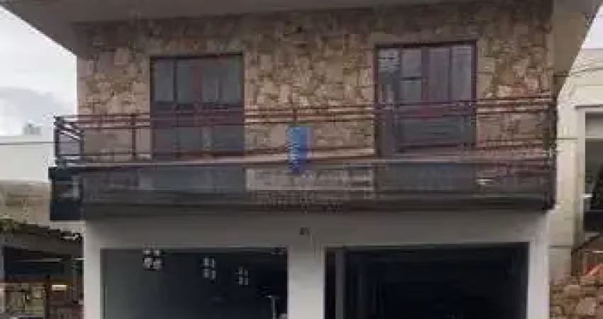 Sobrado com 03 dormitórios e sala comercial  no fazenda