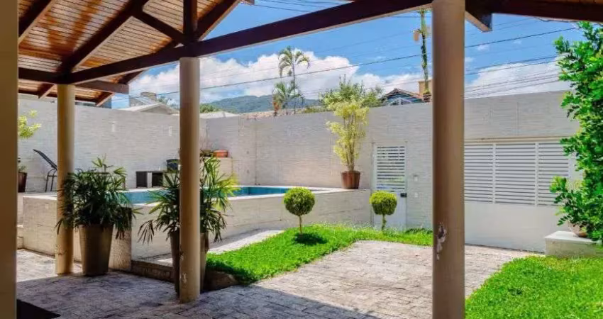 Conheça essa maravilhosa casa à venda na rua acadêmico reinaldo consoni, no bairro córrego grande, em florianópolis. com área total de 360m² e privativa de 200m², essa residência possui 3 dormitórios,