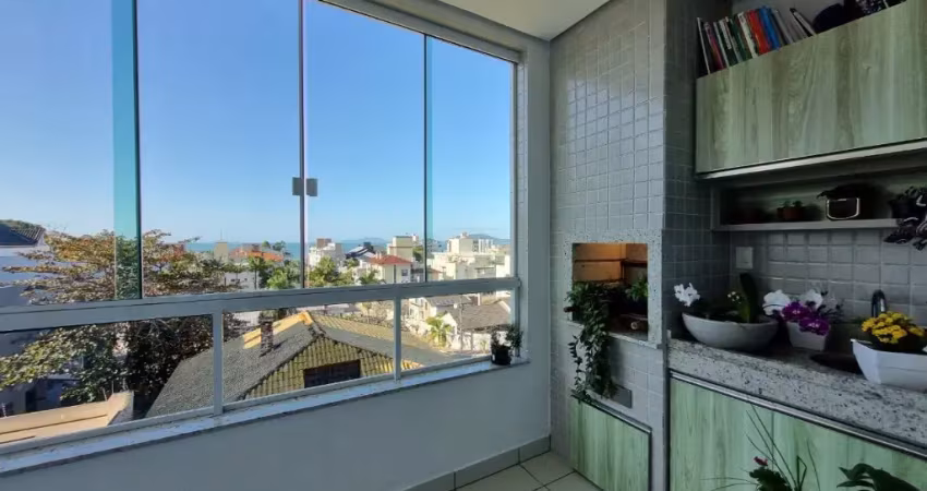 Este espaçoso apartamento de 3 quartos, sendo 1 suíte, oferece um ambiente perfeito para a sua família. com uma vista deslumbrante para o mar e uma área privativa de 105,75 m², você poderá desfrutar d