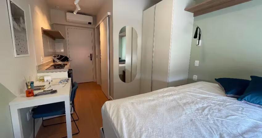 Stúdio localizado no parkside carvoeira, em florianópolis. com uma área privativa de 16 m², o imóvel conta com armário embutido e banheiro social. o condomínio oferece comodidades como elevador, porta