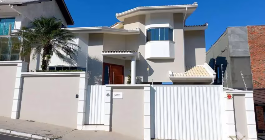 Casa com 3 quartos para alugar no Ariribá, Balneário Camboriú 