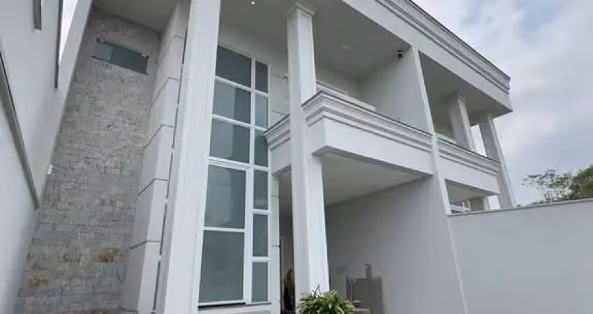 Sobrado de alto padrão com piscina e área gourmet !