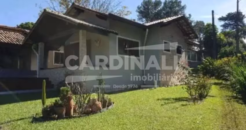 Casa com 2 suítes à venda no clube de campo de valinhos com 1070m² de terreno.
