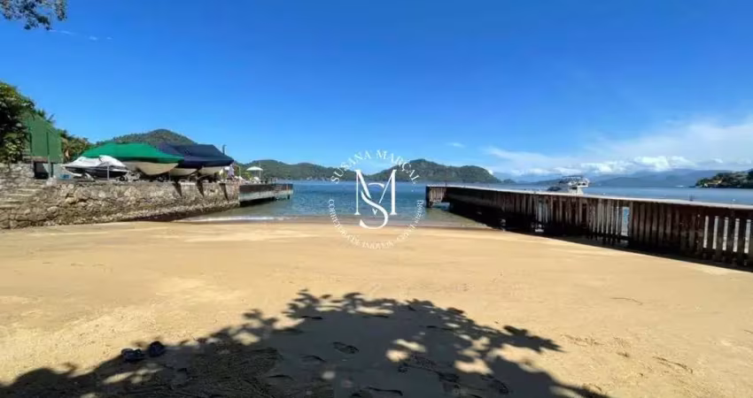 Linda casa em condomínio com praia privativa e marina em angra dos reis