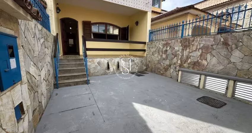 Casa com 3 quartos à venda na Rua Desembargador Altenfelder Silva, Sn, Centro, Angra dos Reis