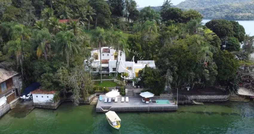 Casa à beira-mar inspirada na grécia na ilha do cavaco