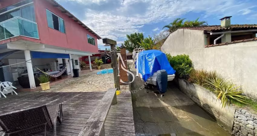 Casa de canal no condomínio porto bracuhy – angra dos reis