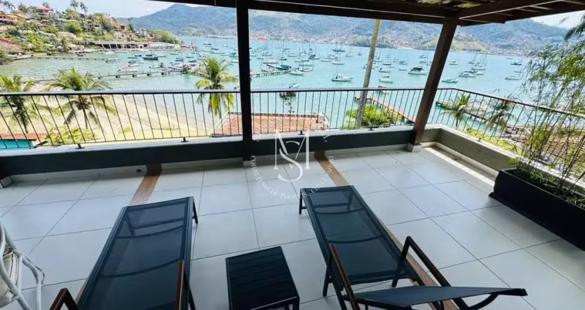 Casa de alto padrão reformada à beira-mar no condomínio marinas, angra dos reis