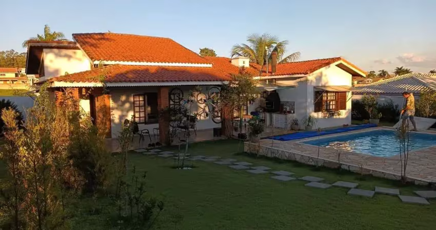 Essa é a casa de campo que você procura! são 900m² de área, 155m² de contrução. piscina, área gourmet e muito verde!