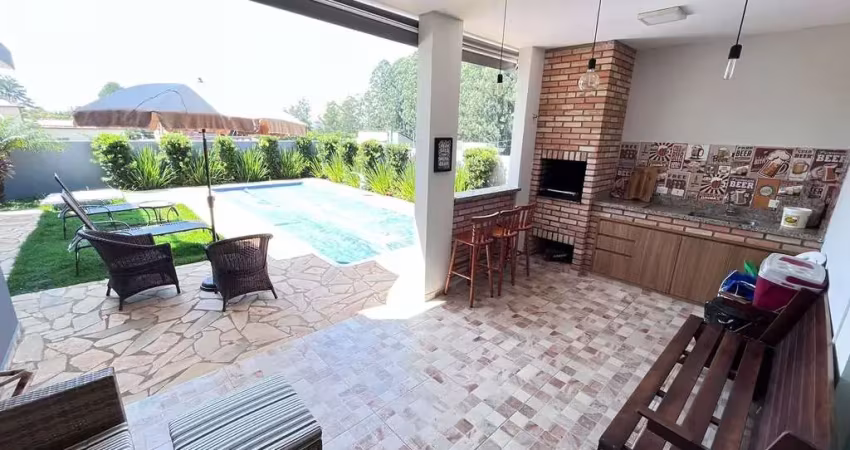 Bela casa de campo são 4 dormitórios sendo 1 suíte, piscina aquecida e uma excelente área gourmet com churrasqueira. aceita financiamento bancário