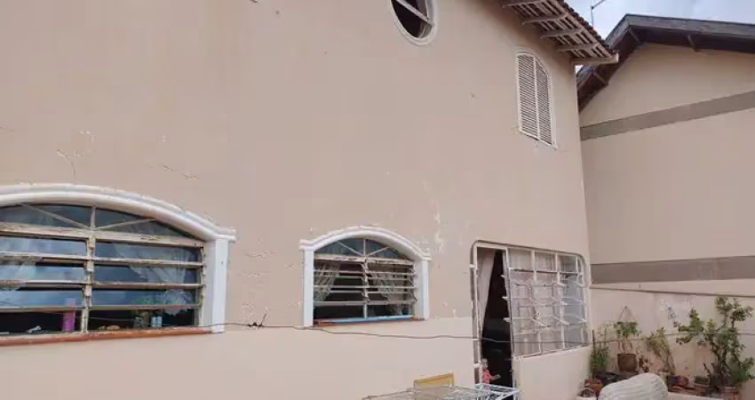 ÓTIMA LOCALIZAÇÃO, no começo da rua a 200 mts da GASTROCLINICA