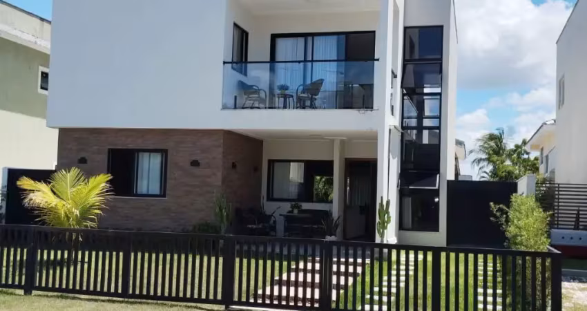 Casa lindíssima e com fino acabamento - condomínio fechado em jauá