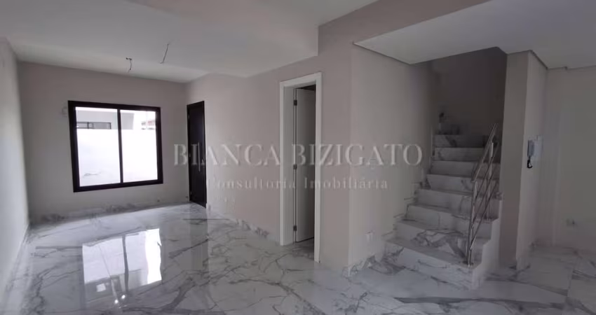 Sobrado Pronto para Morar, com Terraço, Localização Privilegiada do Xaxim!