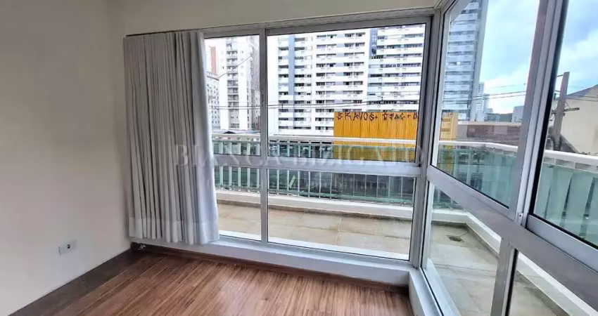 Apartamento de 1 dormitório com sacada em l, condomínio clube, no centro!