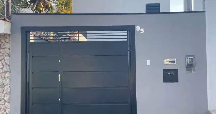 Casa 3 dorm, churrasqueira e quintal planalto verde