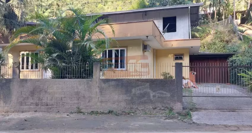 Casa com 4 quartos à venda na Rua Marmeleiro, Rio Pequeno, Camboriú