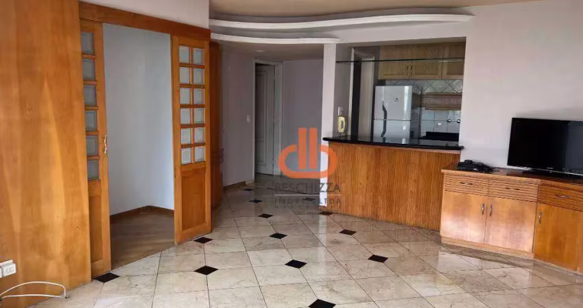 Flat dois quartos com planejados,  frente, próximo à praia no coração do gonzaga