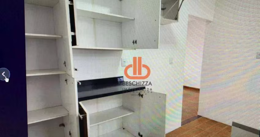 Apartamento um dormitório no boqueirão, 2 andar .ótima localização