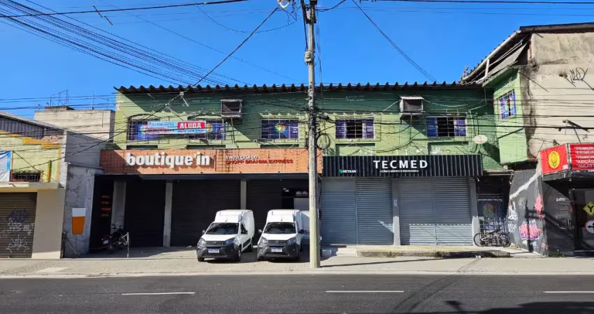 Salão no camarão com cozinha e banheiro em cima do brahma chopp express