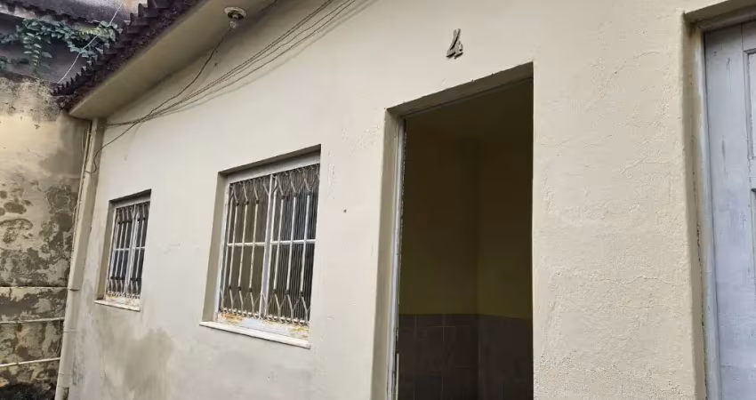 Casa no gradim com 1 quarto perto da escola estadual francisco lima