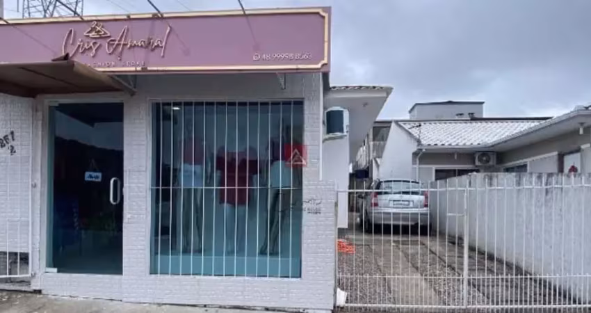 Casa mobiliada de três quartos com suíte o bairro passa vinte em palhoça