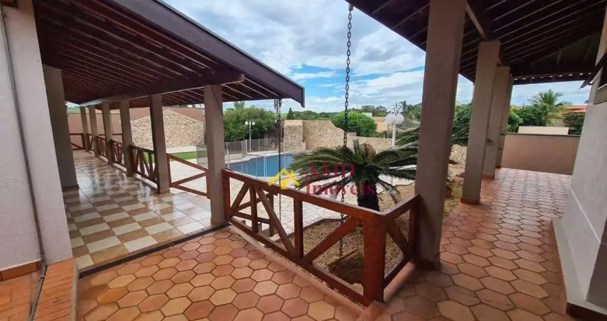 Linda casa em condomínio à venda, com piscina, espaço gourmet e um lindo jardim com árvore frutífera!!!!