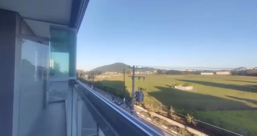 Excelente apto a venda de 3 dormitórios no centro de ubatuba com vista para o aeroporto.