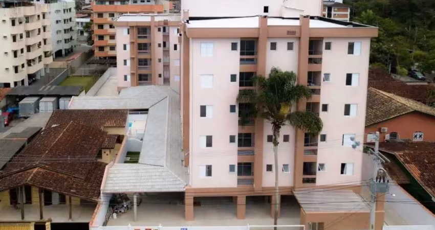 Apto a venda no centro de ubatuba-sp poucas quadras do calçadão com toda mobília.
