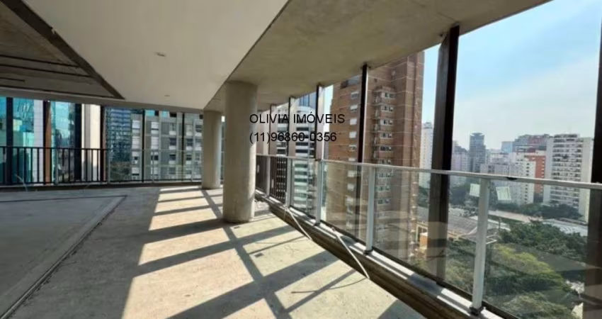 Apartamento de alto padrão com 209m² com 3 suítes, varanda ampla com vista, 3 vagas e depósito privativo, no Itaim.