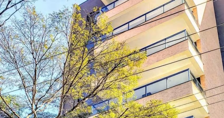 Apartamento com 132mts, 3 dormitórios sendo 1 suíte, 3 vagas no Alto de Pinheiros a 450m da Padaria Dona Deôla
