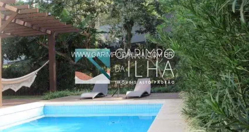 Casa condomínio fechado, piscina, 4 dts, 3 suítes, escritório, espaço gourmet