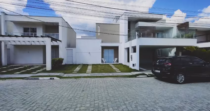 Casa em condomínio com 2 quartos sendo um suíte, com estrutura para andar