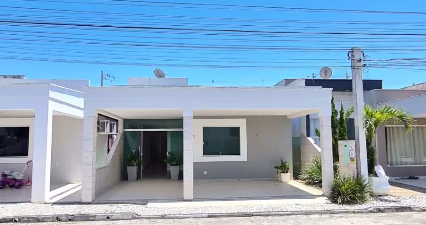 Excelente casa no condomínio ilha de bali, com 3 quartos sendo dois suítes