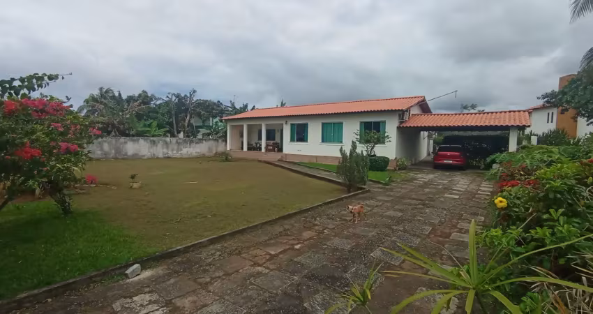 Casa em condomínio com área de terreno de 1.000 m2 , em frente ao parque shopping bahia.
