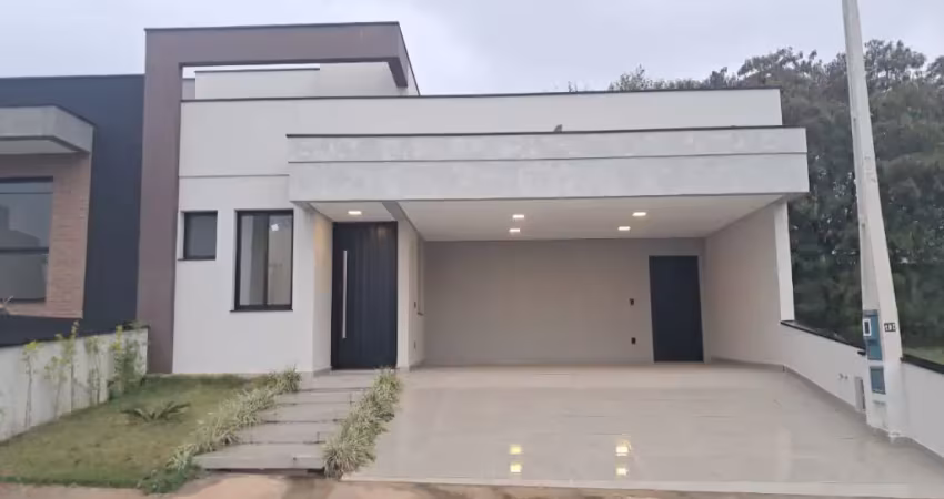 Lindissima casa em condominio com 3 dorm sendo 1 suite e 4 vagas de garagem
