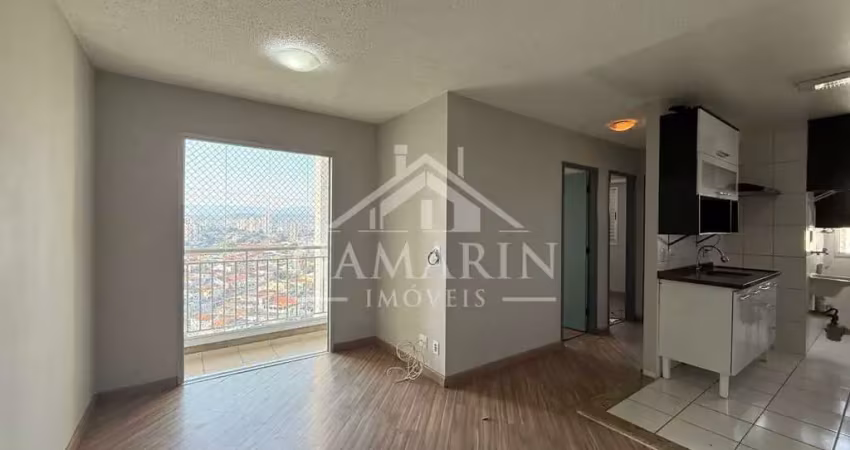 Apartamento de 50m², 2 dormitórios, sacada fechada em vidro, vaga de garagem.
