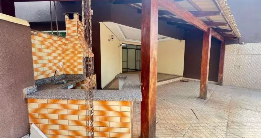 Sobrado com 4 quartos e piscina com churrasqueira no setor nova suíça
