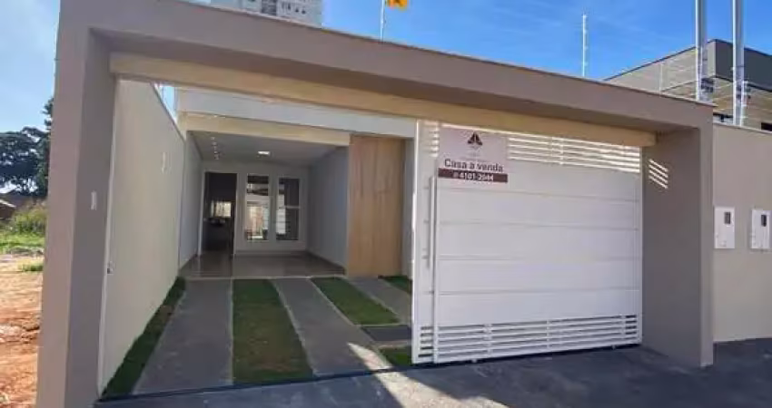 Casa térrea com piscina - 143m² com 3 quartos, sendo 2 suítes, no jardim atlântico