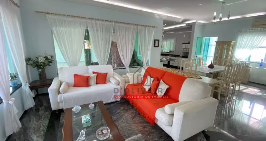 Casa térrea com 3 suítes à venda no condomínio bougainvillée iii - peruíbe - sp