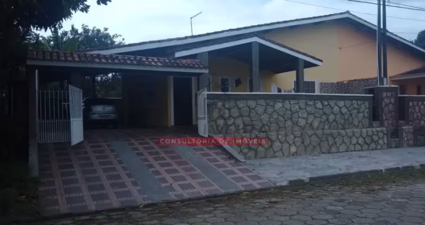 Casa térrea espaçosa à venda no jardim ribamar - peruíbe/sp